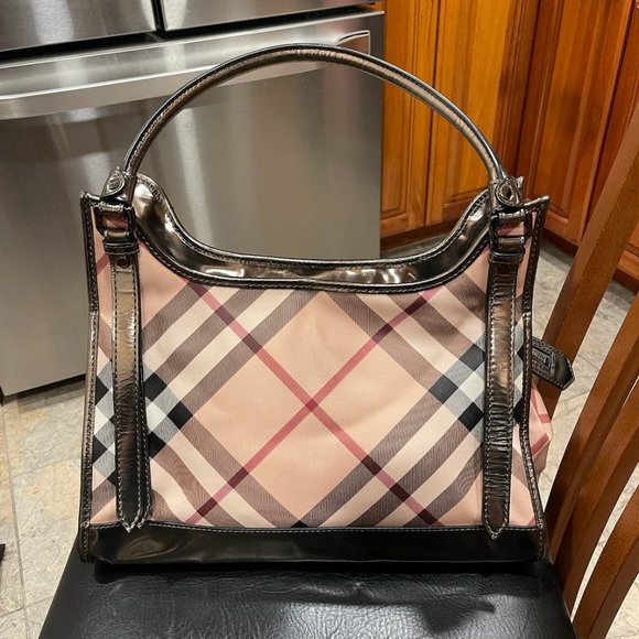 Like new Burberry handbag - Picture 1 of 2